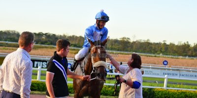 R9 Tara Laing Richard Fourie Fly Thought- 11 May 2019-Fairview Racecourse-PHP_9660