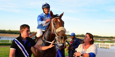 R9 Tara Laing Richard Fourie Fly Thought- 11 May 2019-Fairview Racecourse-PHP_9674