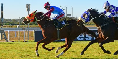 R7 Jacques Strydom Greg Cheyne Onesie PE Gold Cup- 14 June 2019-Fairview Racecourse-1-PHP_5709