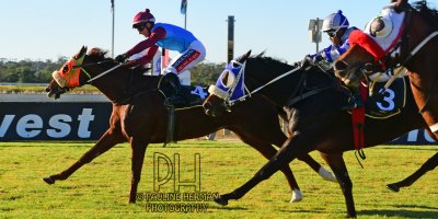 R7 Jacques Strydom Greg Cheyne Onesie PE Gold Cup- 14 June 2019-Fairview Racecourse-1-PHP_5710