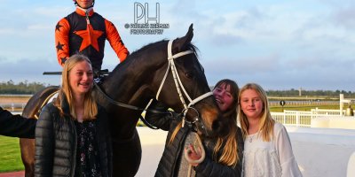 R8 Yvette Bremner Lyle Hewitson Believethisbeauty- 28 June 2019-Fairview Racecourse-1-PHP_8276