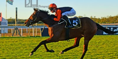 R9 Yvette Bremner Lyle Hewitson Dancing In Seattle- 7 June 2019-Fairview Racecourse-1-PHP_5263