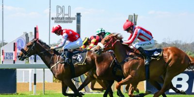 R5 Tara Laing Chase Maujean Red Herring-Fairview Racecourse -6 December 2019-1-PHP_2074